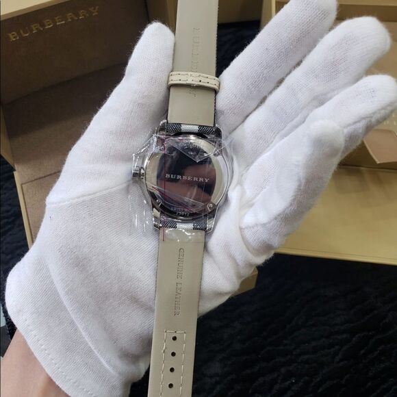 NIB Burberry Unisex Watch - Picture 2 of 7